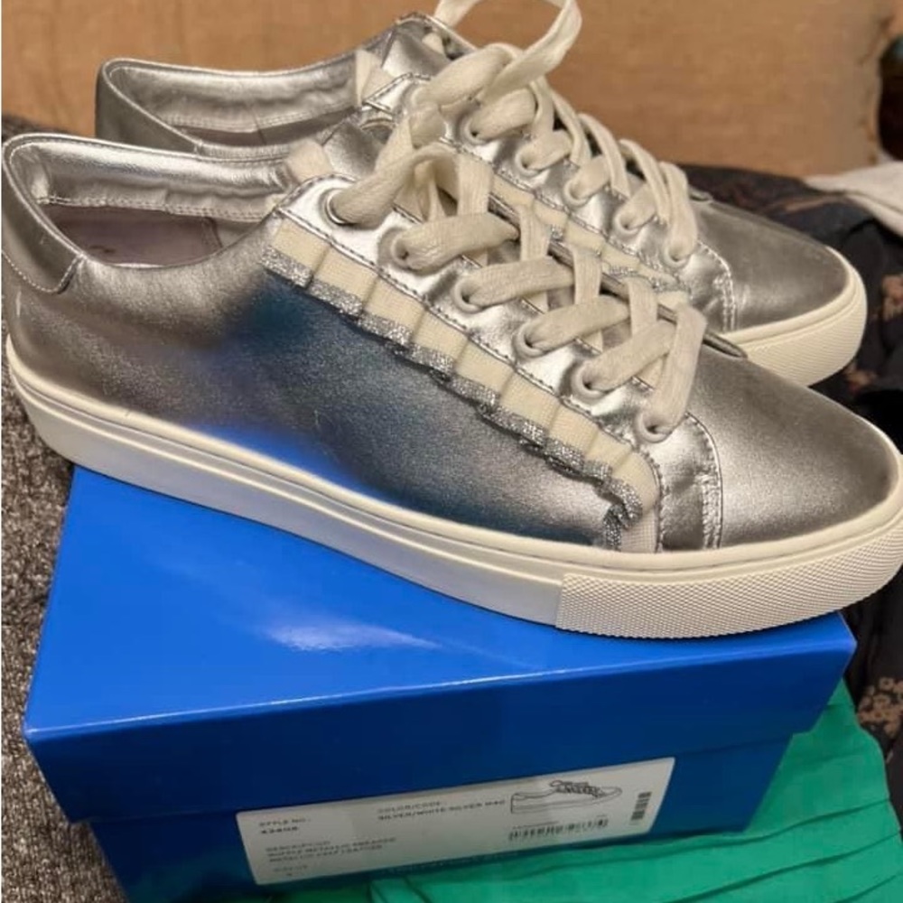 Tory Burch Ruffle Sneaker Size 9 NWT
